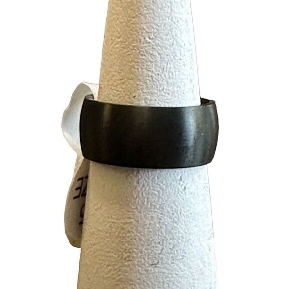 NWOT Size 4 Wide tungsten band - Picture 1 of 3